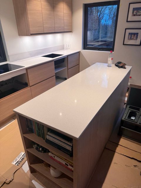 Köögi tööpindade, valamu ja pliidiala paigaldus